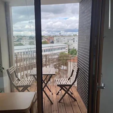 Superbe Deux Pieces Avec Terrasse Proche Du Metro